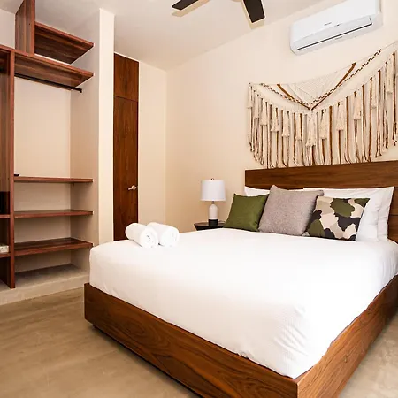 Penthouse With Private Jungle, Pool, Downtown Apartment