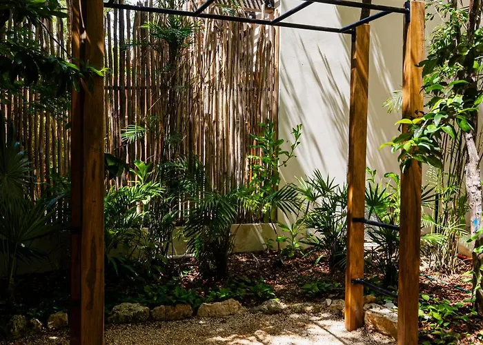 Penthouse With Private Jungle, Pool, Downtown